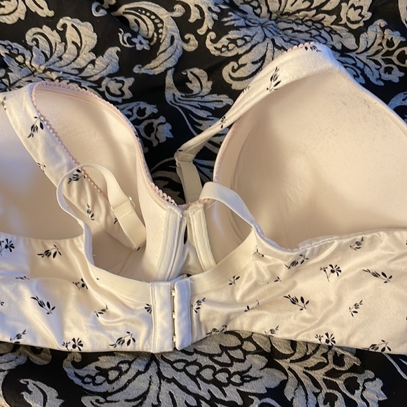 42D Cacique bra - Picture 3 of 5